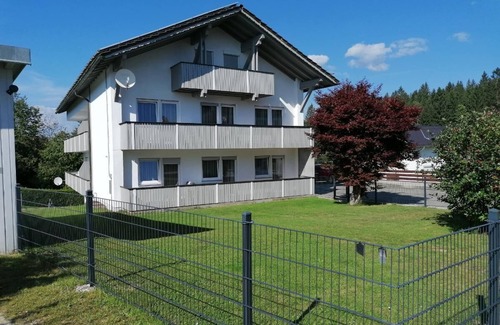 Lehen Apartment | Gemütliche Ferienwohnung mit eigenem Balkon und kostenfreier Gästekarte aus dem GUTI-System