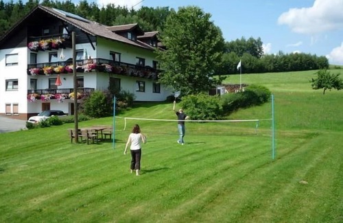 Viechtach Apartment | Gemütliche FeWo (40m2) in Südhanglage mit Balkon