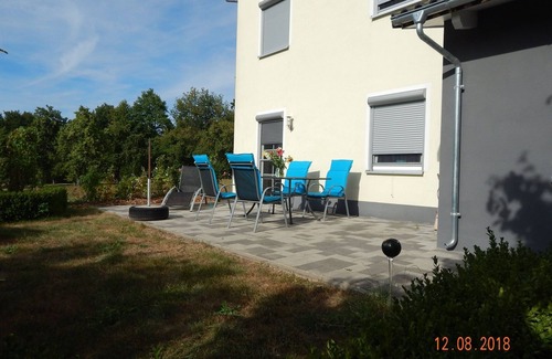 Kueps Apartment | Gemütliche FeWo (60m2) im EG mit kleinem Garten & Terrasse