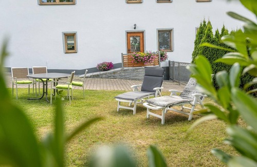 Eschlkam Apartment | Gemütliche Fewo mit Barrierefreiem Eingang und Garten