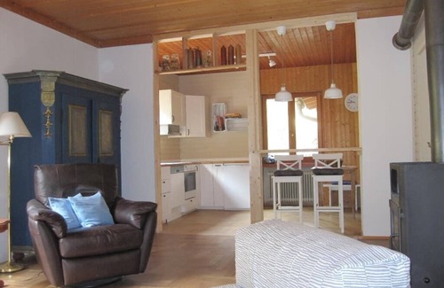 Schwandorf Apartment | Gemütliche Fewo mit Schwedenofen für kühle Tage