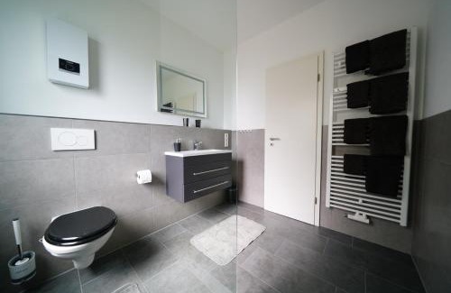 Stadtbezirke VII Apartment | Gemütliche Suite im Erdgeschoss - WLAN
