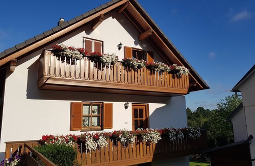 Lichtenberg Apartment | Gemütliches 40qm Ferienhaus mit Natursteinheizung, kostenfreies Parken und WLAN