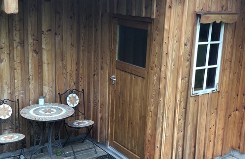 Osterhofen Apartment | Gemütliches Appartment mit Garten in Sehr Ruhiger Lage
