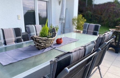 Waldkirchen Apartment | Gemütliches Ferienhaus für bis zu 10 Personen mit Garten, Terrasse, Grillmöglichkeit und Feuerstelle