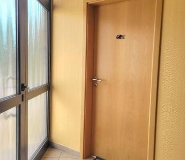 Hilbringen Apartment | Gemütliches Zimmer in Hilbringen