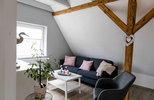 Grodersby Apartment | Genießen sie Ihren Urlaub mit Traumhaftem Blick Über die Wiesen Nahe der Schlei