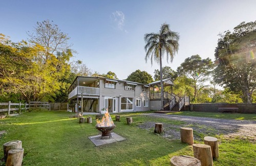 Woombye House | Genuine Queenslander 15 min from beaches and the Hinterland situated on 11 acres
