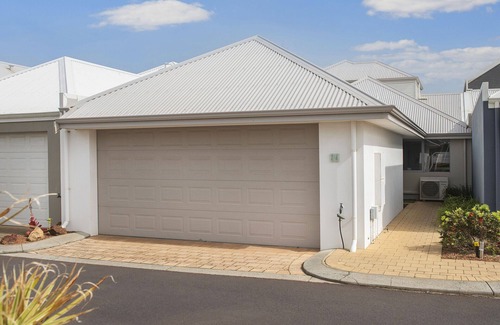 Geographe House | Geographe Marina Retreat- WIFI, Bikes and Kayaks