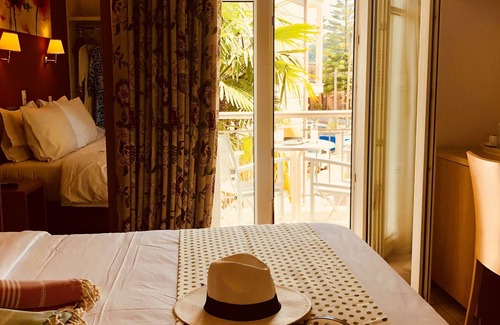 Nidri Hotel | George