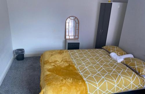 Stoke-on-Trent House | George Guest House