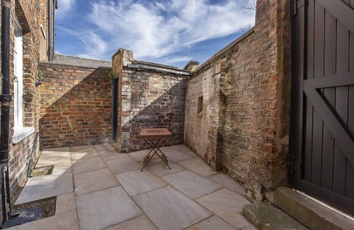 York Cottage | George street Boutique Apartment 1 - sleeps 6 guests in 2 bedrooms