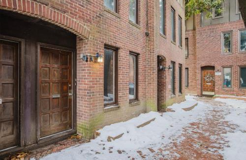 Georgetown Apartment | Georgetown 2br w wd nr Embassy Row nightlife WDC-705