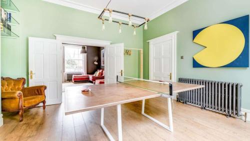 Georgian Quarter House | Georgian Residence - Sleeps 8, 4BR plus Parking