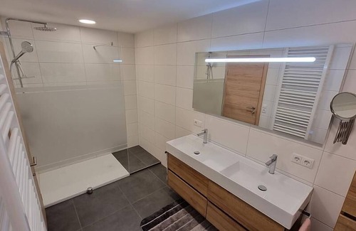 Wegscheid Apartment | Geräumige und ebenerdige Ferienwohnung (70qm) mit Pool und Terrasse