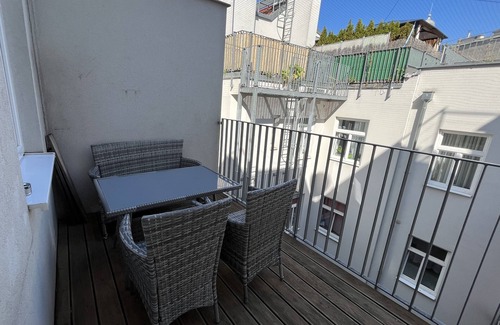 Brigittenau Apartment | Geräumige Wohnung Nähe Augarten mit Balkon