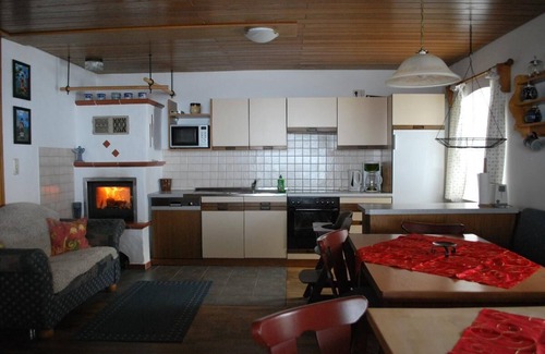 Neuschoenau Apartment | Geräumiges Ferienhaus in idyllischer Lage, mit Badeweiher