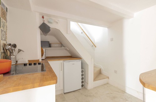 Brixham Cottage | Gerrys Cottage., Quaint 2 Bedroom Cottage, Few Mins Walk to Brixham Harbour