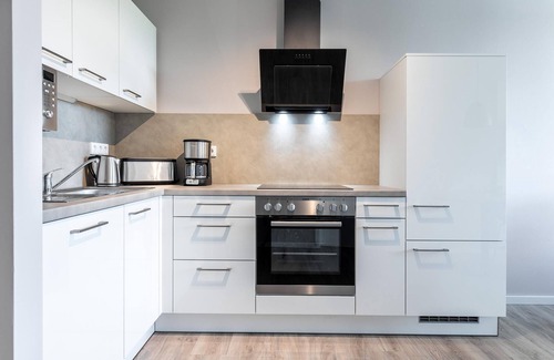 Alt-Travemunde/Ronnau Apartment | Geschmackvolles Ferienapartment mit Loggia und Blick in den Park in Ostseenähe