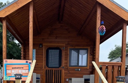 Holly Ridge Cabin | Get-away Cabin in Surf City w/Loft and Parking