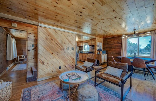 Howard Cabin | Get Away From it All at Whiskey Rapids! Dog Friendly!