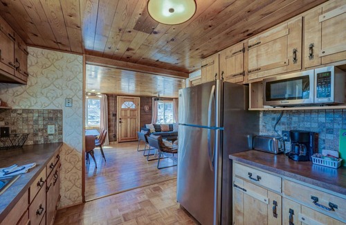 Howard Cabin | Get Away From it All at Whiskey Rapids! Dog Friendly!