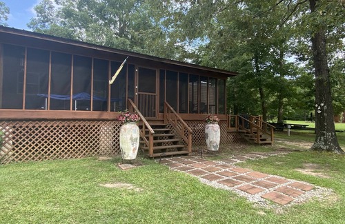 Chatham House | Get away to beautiful Caney Lake!