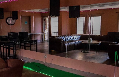 Waynesboro Hotel | Get away to Creeks Bend Room 62