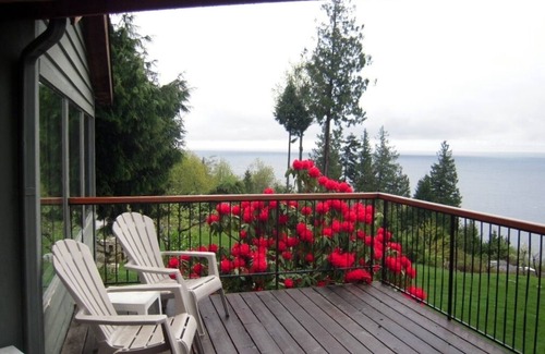 Halfmoon Bay House | Get Away to Peaceful Sunshine. Barooga