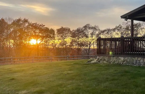 North Scituate House | Get comfy in the country!