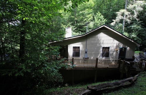 Topton Cabin | Get in on June Special price at Cabin Fever ! Near Lake Nantahala Wedding Venue