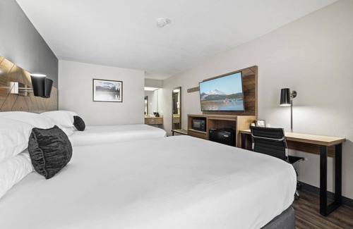 Orchard District Hotel | Get Ready for Adventure! 2 Family-friendly Units. Close to Pine Nursery Park!