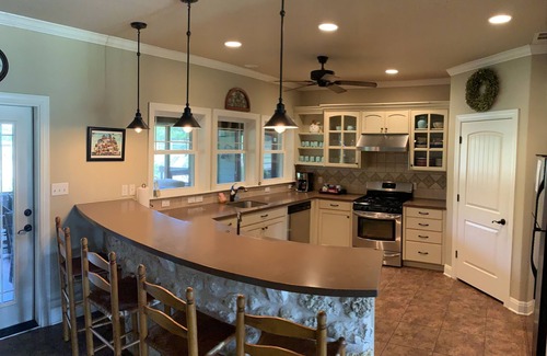 Smithville House | GET YOUR BIG SUMMER SAVINGS AT OUR TEXAS-SIZE UPSCALE PROPERTY!