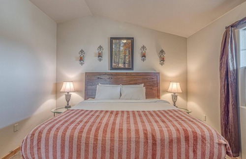 Fruita House | Getaway Loft - Warm, Comfy & Certified Dander Free