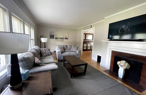 Gorham Apartment | Getaway minutes from the trails