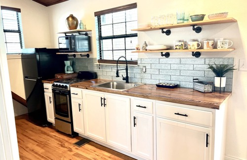 Willis Apartment | Getaway Oasis w/Huge Deck + pool/spa - lake conroe