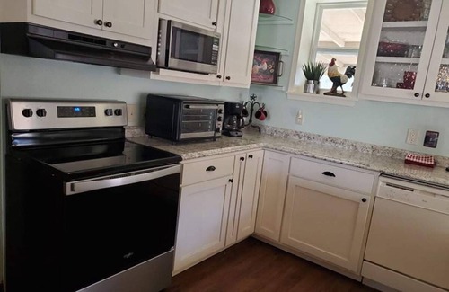 Hunt Cottage | Getaway to Home in the Hills on Guadalupe River. nn