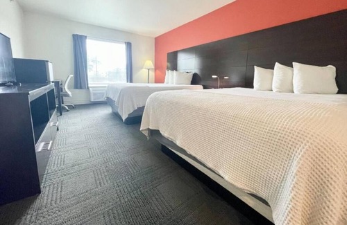 Cuero House | Getaway Weekend Trip! Comes w/ Free Parking, Minutes from Guadalupe River!