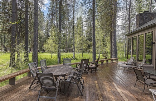Black Butte Ranch House | GH115 | Well-appointed kitchen, 4 spacious bathrooms & views of 18th fairway!