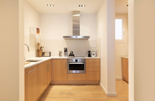 Eixample Apartment | Ghost - Quiet 2 Bed. 2 Bath. Apartment