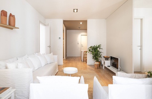 Eixample Apartment | Ghost - Quiet 2 Bed. 2 Bath. Apartment