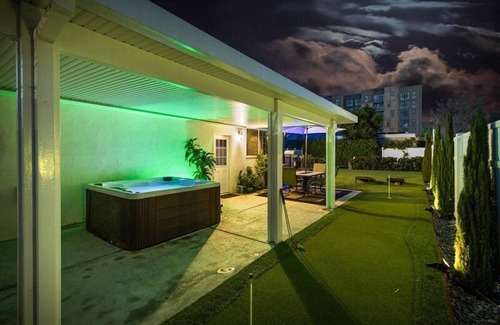 Fullerton House | Ghostly Retreat/15 Min to Disney w/Hot Tub!