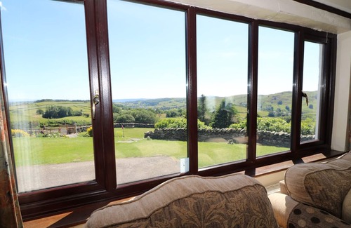 Kendal Cottage | GHYLL BANK HOUSE, pet friendly, character holiday cottage in Staveley