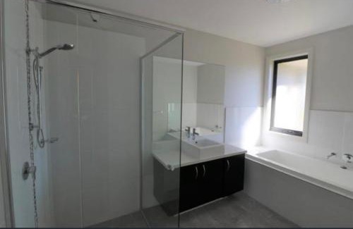 Muswellbrook House | Gibbagunyah Manor Coal & rail workers etc Only