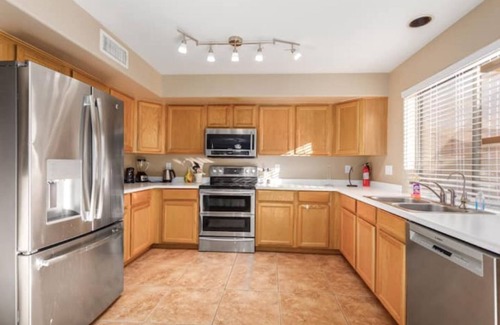 Gilbert Ranch House | Gilbert Blue OASIS 5 bedroom & fenced Pool!