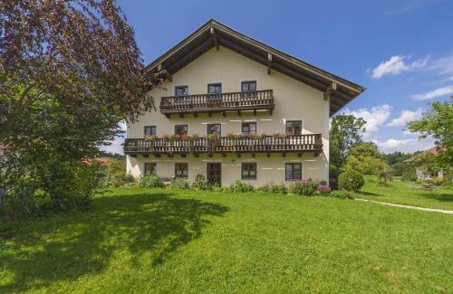 Schnaitsee Apartment | Gilg-Kräuterhof