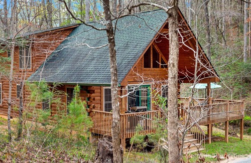 Lake Lure Cabin | Gillford Cabin - Pet Friendly, Creek, Lake Access!