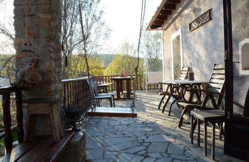 Koutselio Ski Chalet | Giorgos' & Noula's Cottage in Desfina village- near Delphi