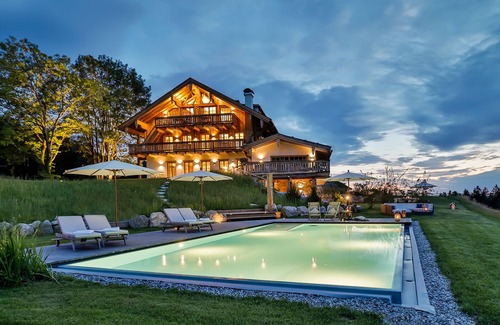 Frasdorf Apartment | Gipfelglück-chalet-suite mit 60qm, Schlafzimmer, Wohnraum mit Küche und Bad mit Sauna