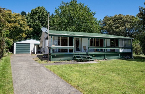 Rototai House | Gisborne Point Retreat - Lake Rotoiti Holiday Home